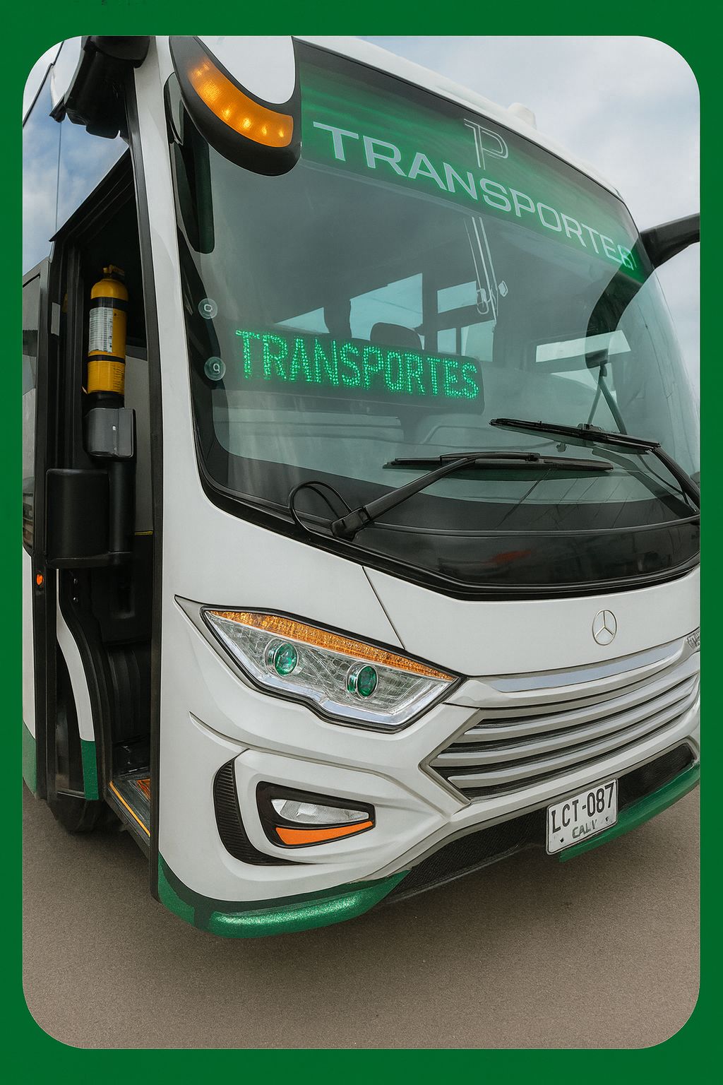 Rutero LED personalizable en un bus de transporte empresarial
